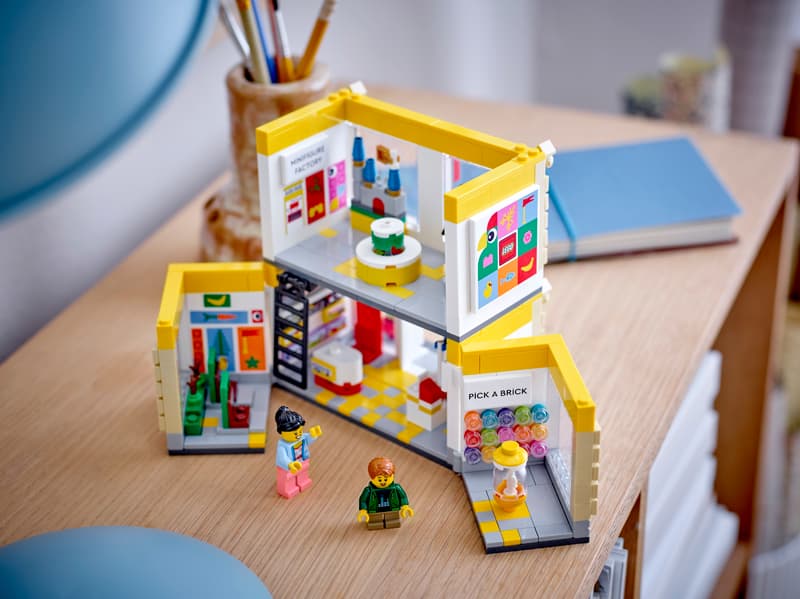 LEGO® Classic - LEGO® Brand Store - 40574 - 541 Piece Building Set | Brick N Build