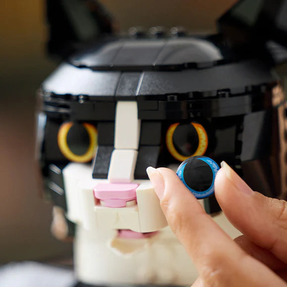 LEGO® Ideas Tuxedo Cat — 21349 — 1710 Piece Building Set