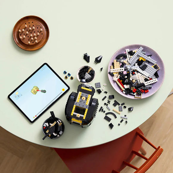 LEGO® Ideas Tuxedo Cat — 21349 — 1710 Piece Building Set