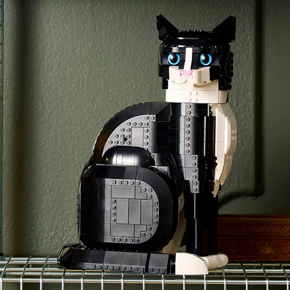LEGO® Ideas Tuxedo Cat — 21349 — 1710 Piece Building Set