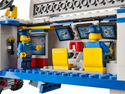 LEGO® City Mobile Police Unit — 60044 — 375 Piece Building Set