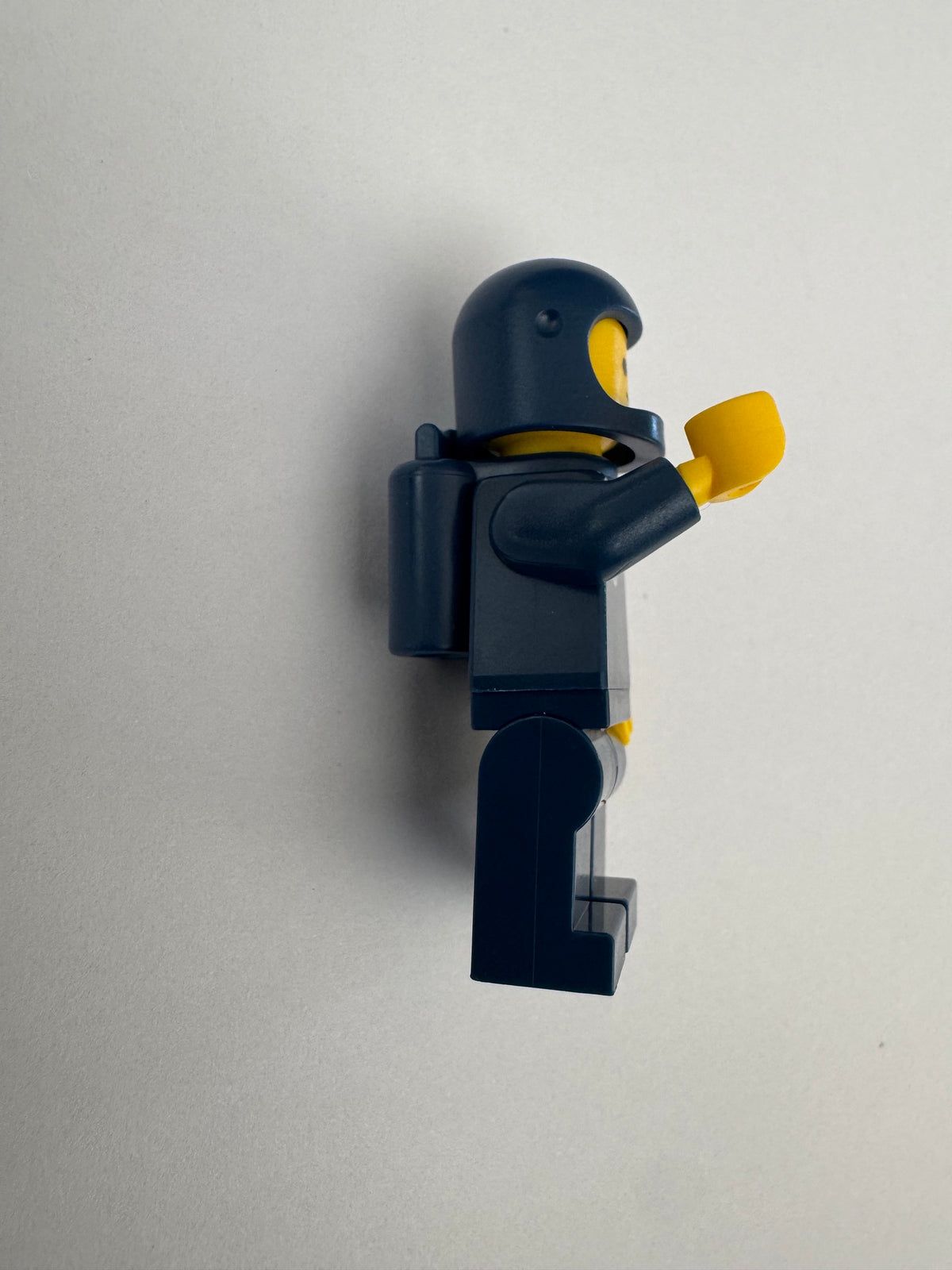 LEGO® Minifigure - Classic Space - Dark Blue Spaceman with Yellow Hands