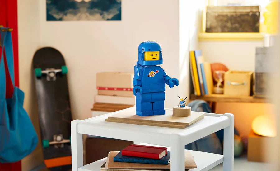 LEGO® Iconic Scaled-Up Blue Astronaut Minifigure - 40921 - 793 Piece Building Set
