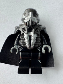 LEGO® Minifigure - Super Heroes : Man of Steel - General Zod - Helmet, Cape - sh0076