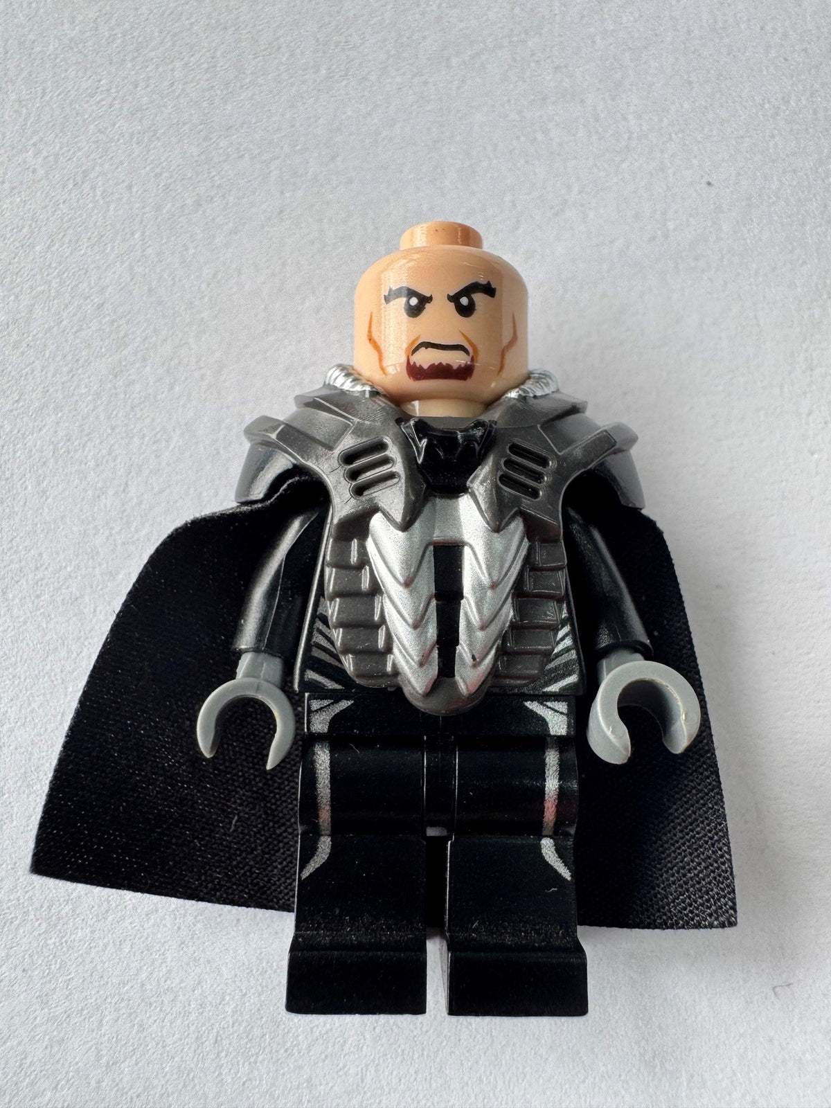 LEGO® Minifigure - Super Heroes : Man of Steel - General Zod - Helmet, Cape - sh0076